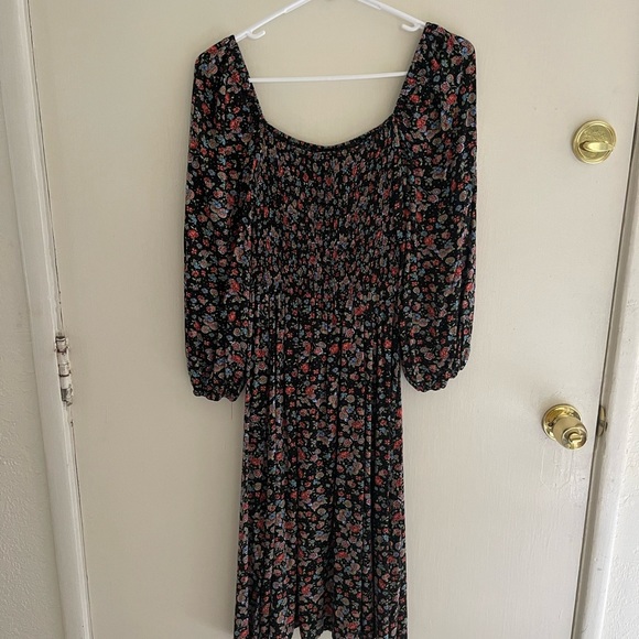 Gorgeous floaty floral dress! - Picture 1 of 7